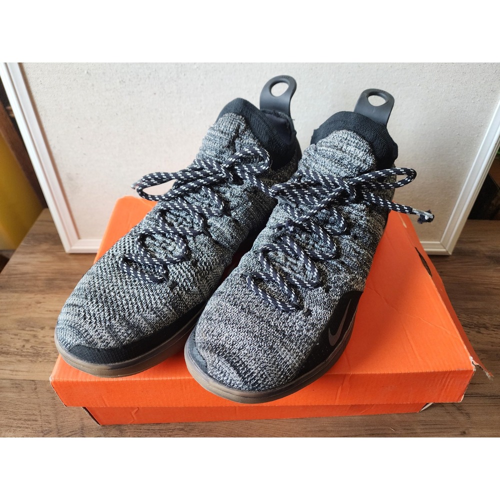 Nike size 10 shoes - Picture 7 of 11